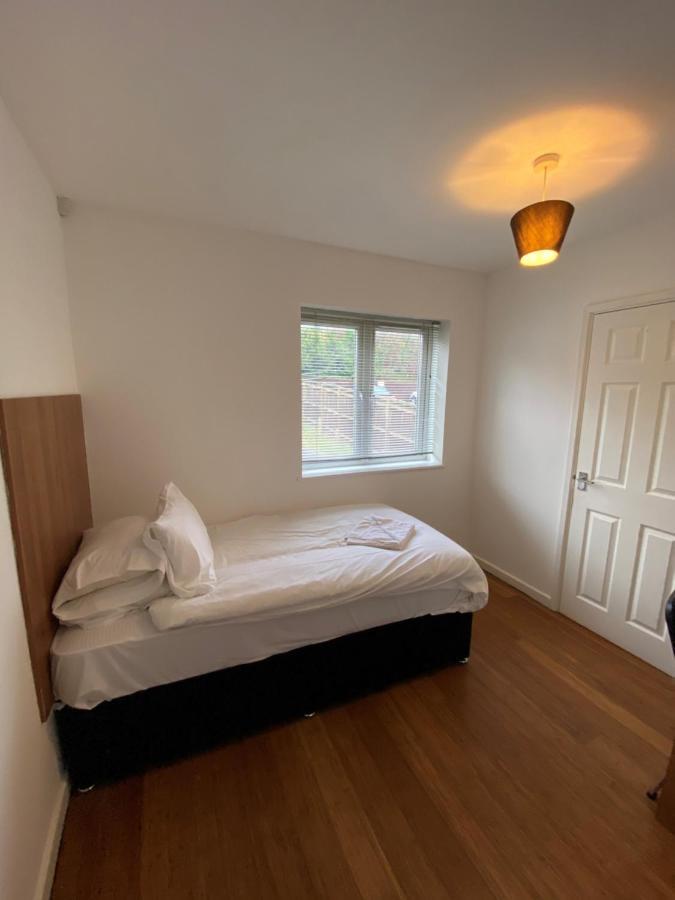 Contractors Guest House High Wycombe Bagian luar foto