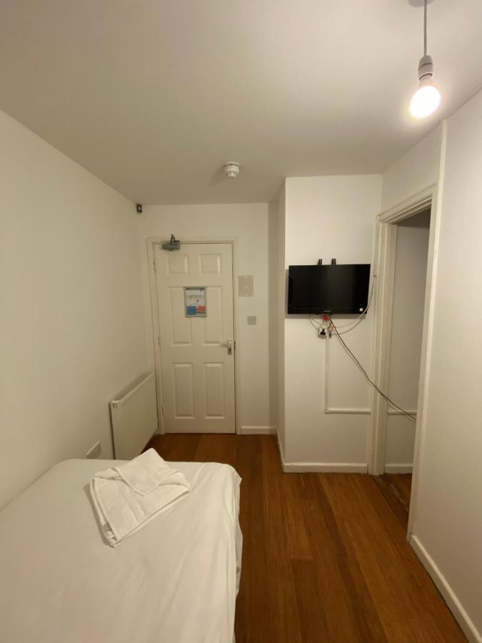 Contractors Guest House High Wycombe Bagian luar foto