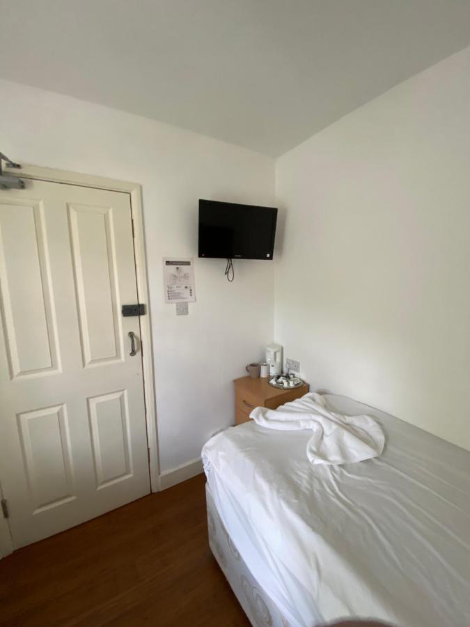 Contractors Guest House High Wycombe Bagian luar foto