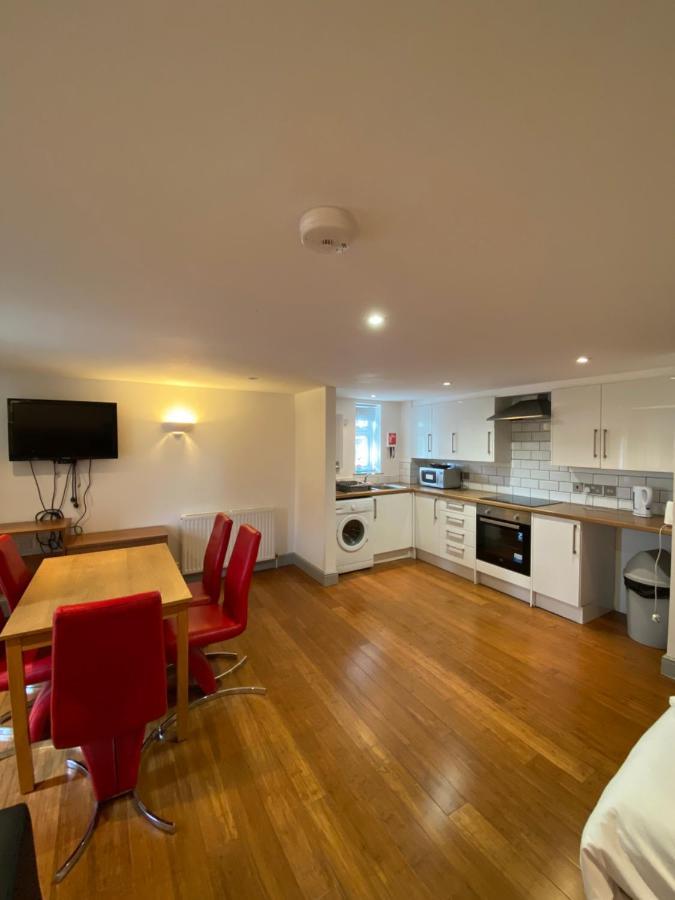 Contractors Guest House High Wycombe Bagian luar foto
